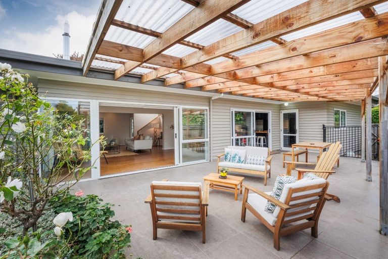 Photo of property in 221b Victoria Avenue, Hokowhitu, Palmerston North, 4410