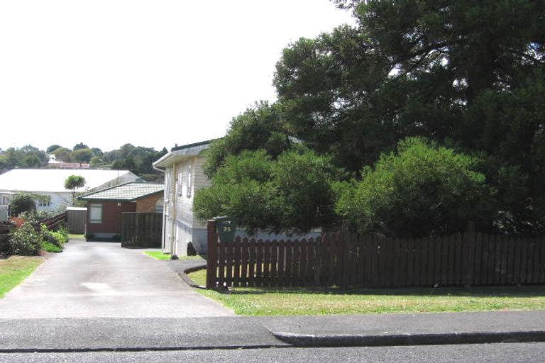 Photo of property in 25a Cliff View Drive, Green Bay, Auckland, 0604