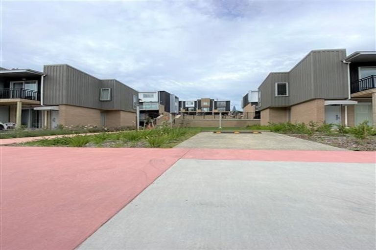 Photo of property in 15 Ceramic Lane, New Lynn, Auckland, 0600