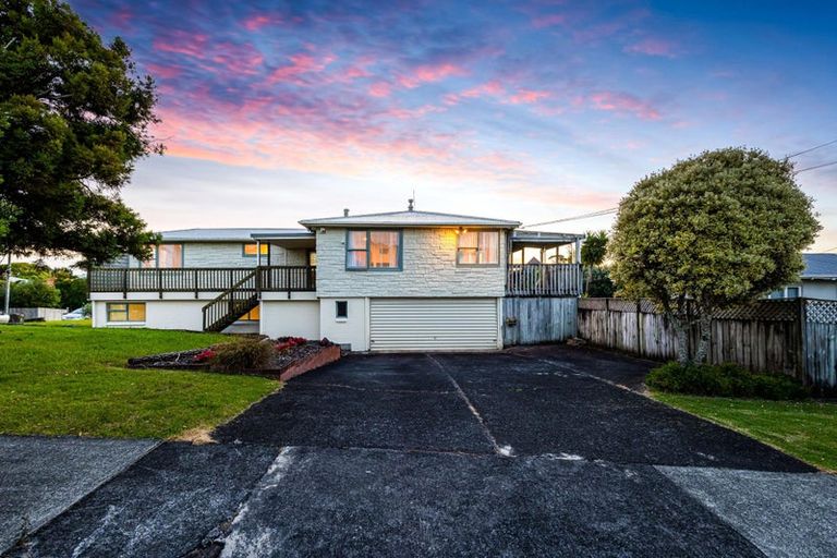 Photo of property in 18 Lavelle Road, Henderson, Auckland, 0612