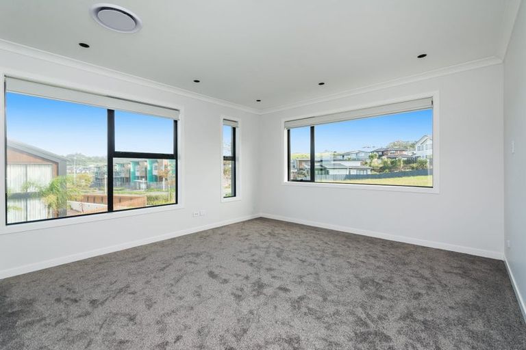 Photo of property in 1 Luff Place, Long Bay, Auckland, 0630