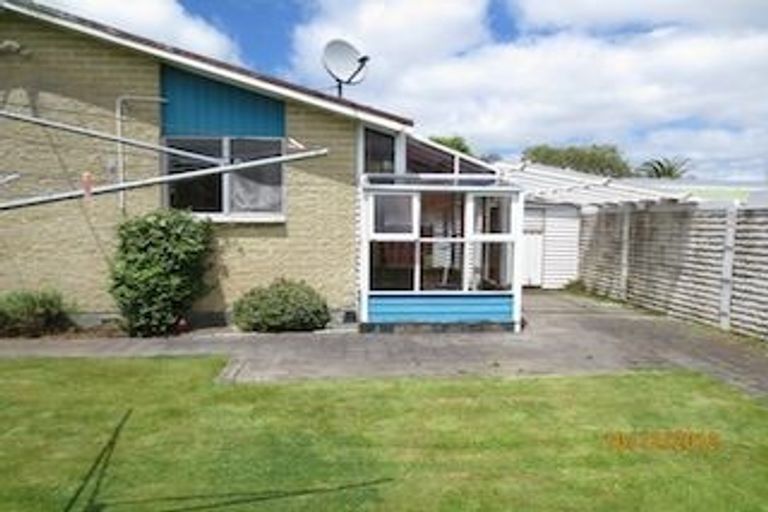 Photo of property in 1/1a Sequoia Place, Maoribank, Upper Hutt, 5018