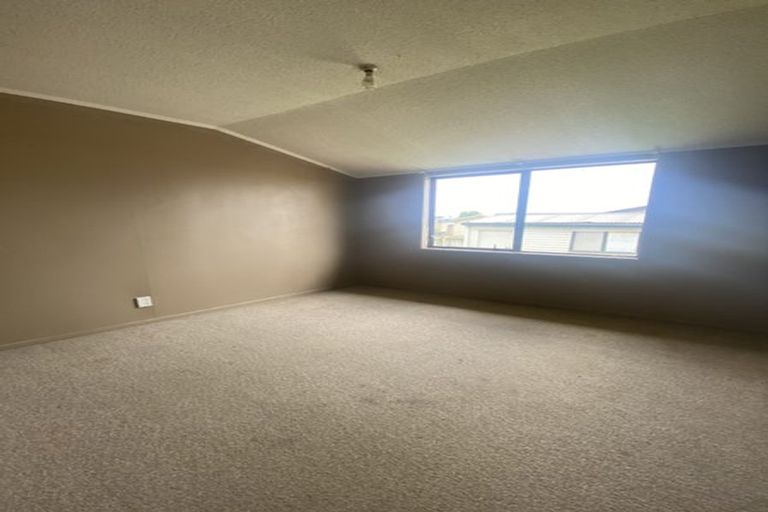 Photo of property in 16 Palmers Road, Clendon Park, Auckland, 2103