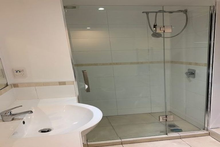 Photo of property in 2/182 Archers Road, Glenfield, Auckland, 0629