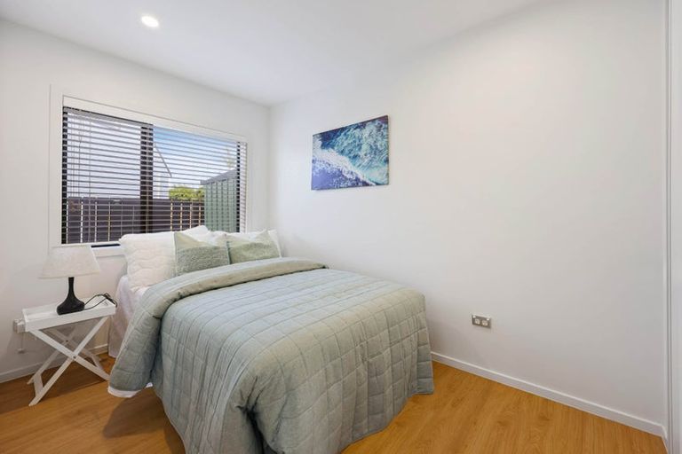 Photo of property in 2/30 Eastern Beach Road, Eastern Beach, Auckland, 2012