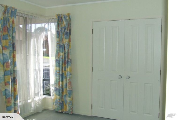 Photo of property in 8 Coupland Court, Glendene, Auckland, 0602