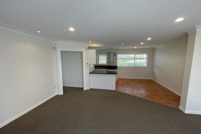 Photo of property in 2/185 Shakespeare Road, Milford, Auckland, 0620