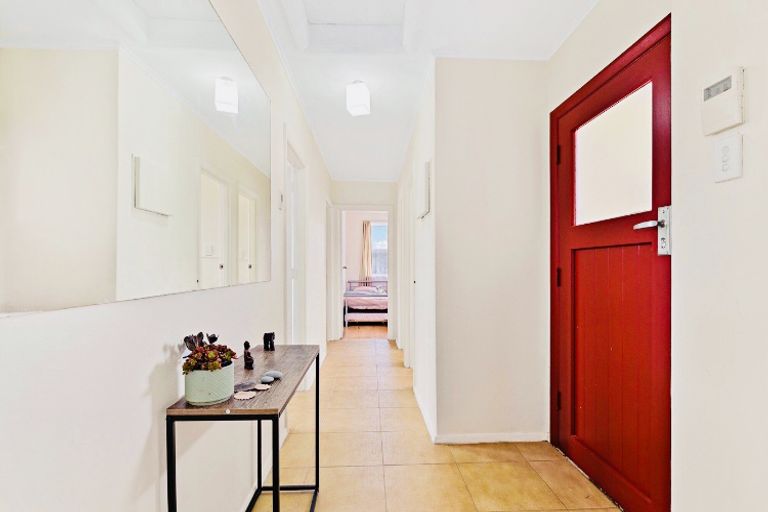 Photo of property in 13 Eddowes Street, Manurewa, Auckland, 2102