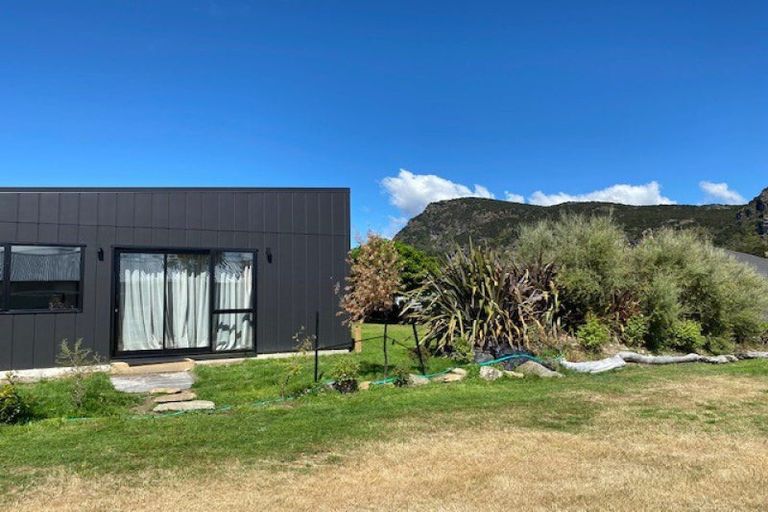 Photo of property in 15 Marbleleaf Lane, Albert Town, Wanaka, 9305