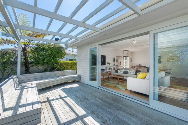 Photo of property in 10 Pasadena Avenue, Point Chevalier, Auckland, 1022