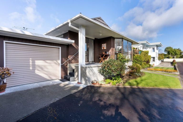 Photo of property in 3 Phoenix Avenue, Hokowhitu, Palmerston North, 4410