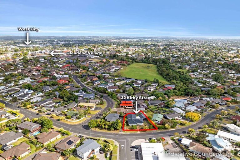 Photo of property in 32 Kirby Street, Glendene, Auckland, 0602
