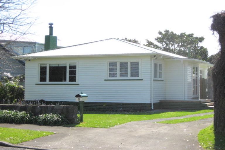 Photo of property in 6 York Crescent, Westown, New Plymouth, 4310