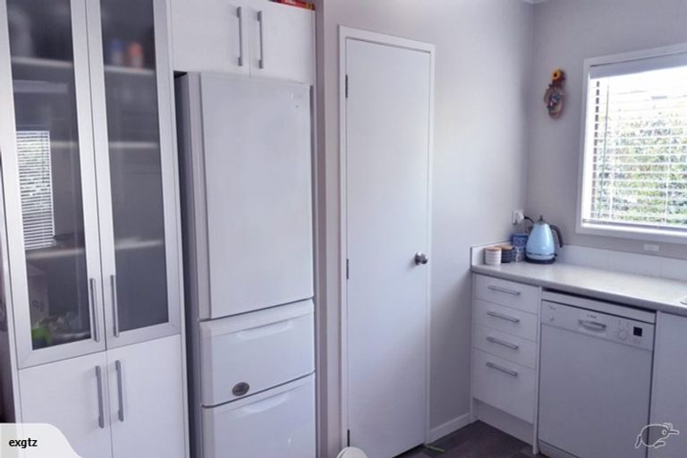 Photo of property in 21 Oreil Avenue, West Harbour, Auckland, 0618