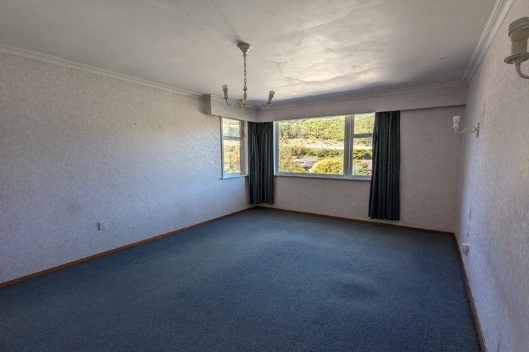 Photo of property in 5 Coates Street, Tawa, Wellington, 5028
