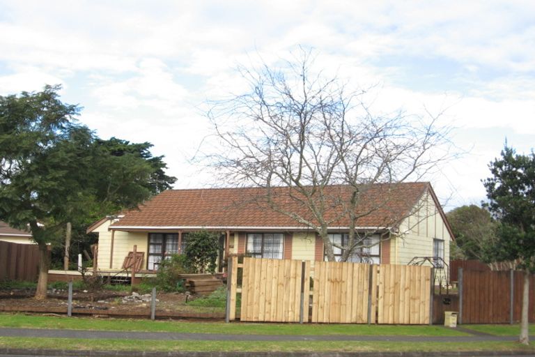Photo of property in 90 Carnoustie Drive, Wattle Downs, Auckland, 2103