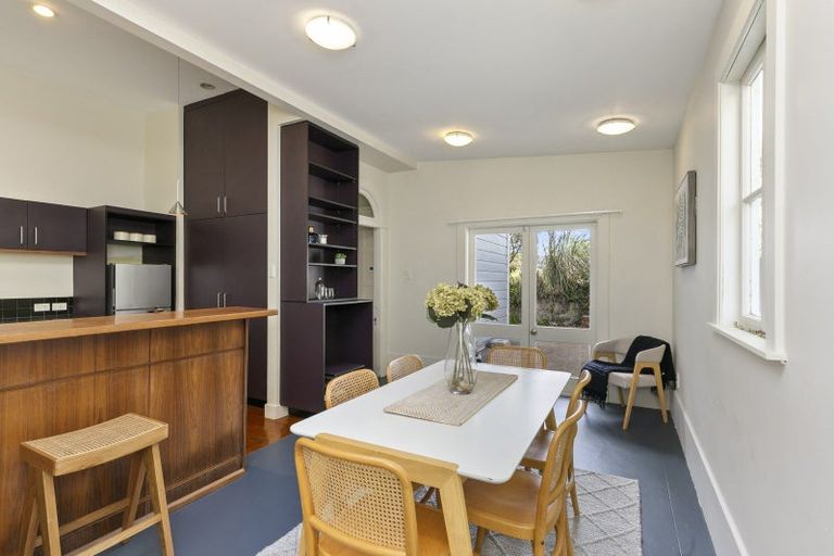 Photo of property in 21 The Parade, Island Bay, Wellington, 6023