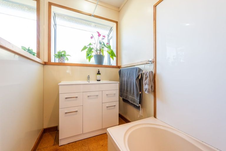 Photo of property in 18 Coates Street, Tawa, Wellington, 5028