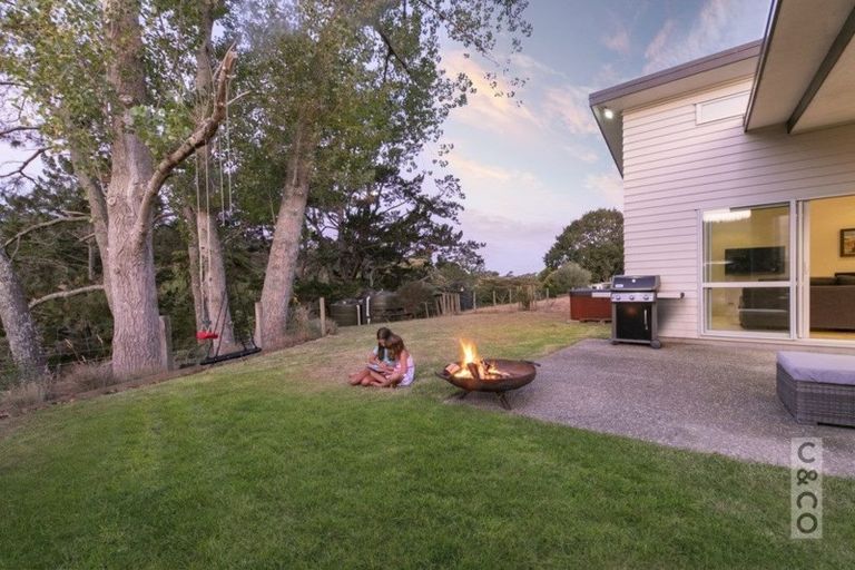 Photo of property in 12 Crabb Fields Lane, Riverhead, 0820