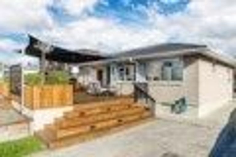 Photo of property in 41 Thornlow Street, Glendene, Auckland, 0602