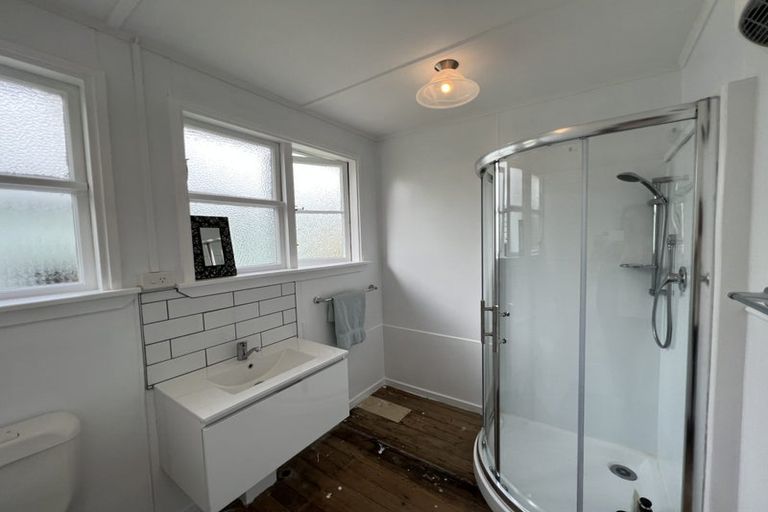 Photo of property in 4 Cemetery Road, Tapanui, 9522