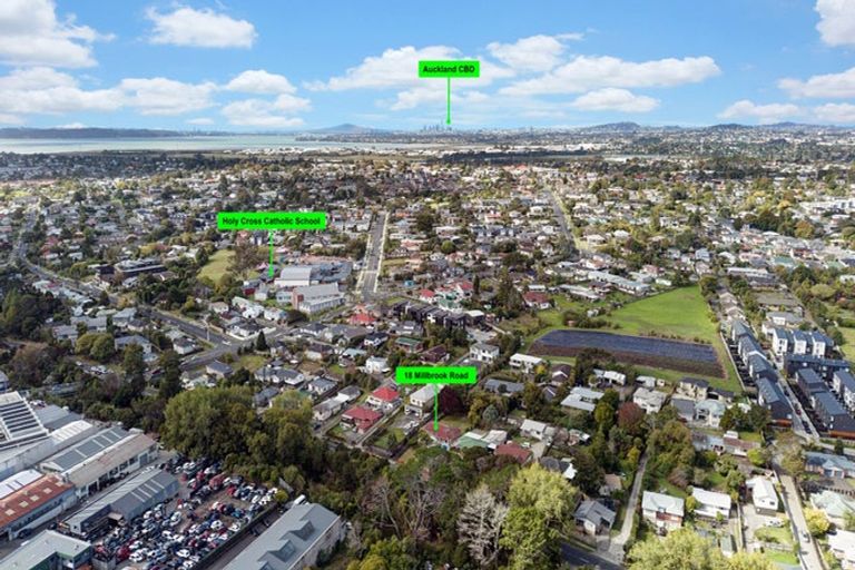 Photo of property in 18 Millbrook Road, Henderson, Auckland, 0612