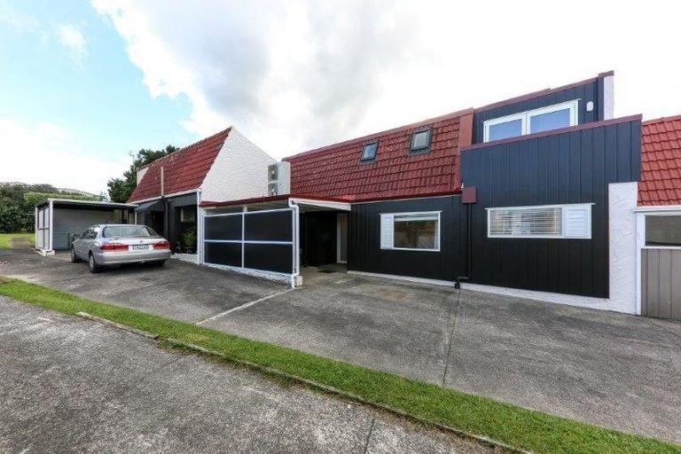 Photo of property in 2/19 Seaview Avenue, Northcote, Auckland, 0627