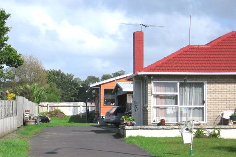 Photo of property in 1/494 Swanson Road, Ranui, Auckland, 0612