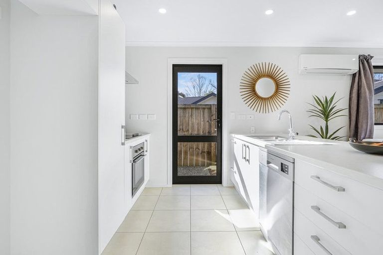 Photo of property in 2/23 Montgomery Crescent, Bader, Hamilton, 3206