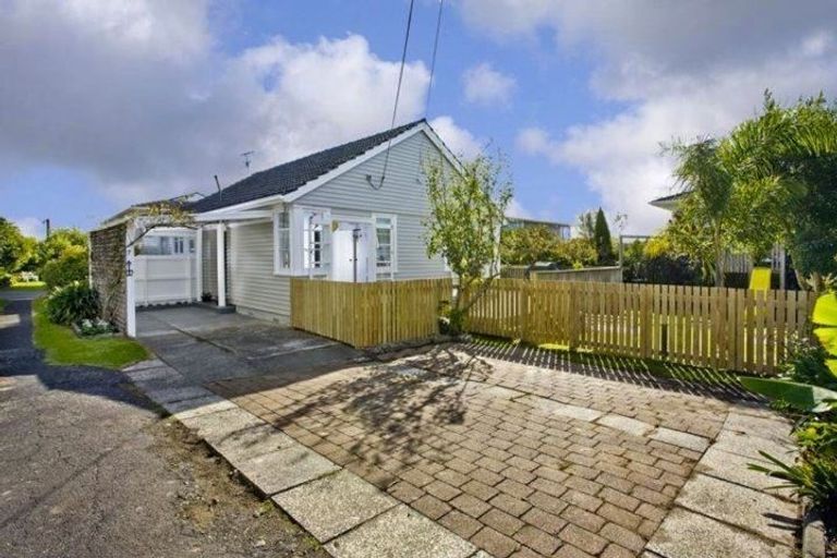 Photo of property in 7 Wicklow Road, Narrow Neck, Auckland, 0622