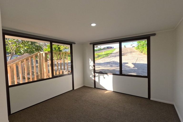 Photo of property in 951 East Coast Road, Torbay, Auckland, 0630