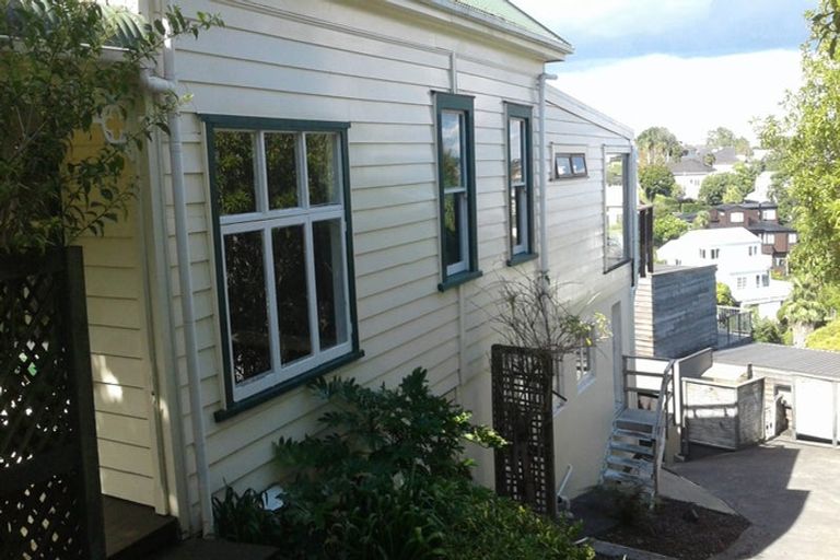 Photo of property in 2/20a Rawene Road, Birkenhead, Auckland, 0626