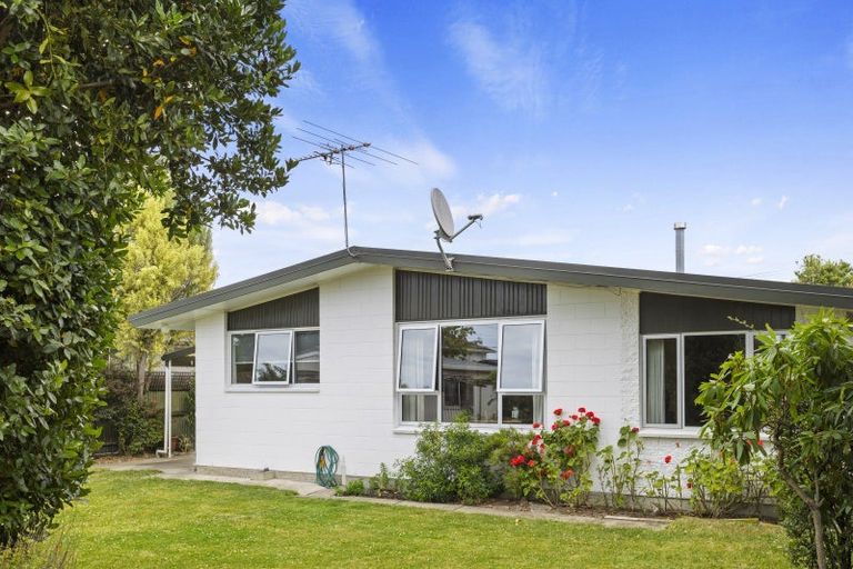 Photo of property in 10 Ashgrove Street, Rangiora, 7400