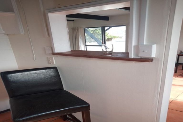 Photo of property in 140 Akaroa Drive, Maupuia, Wellington, 6022