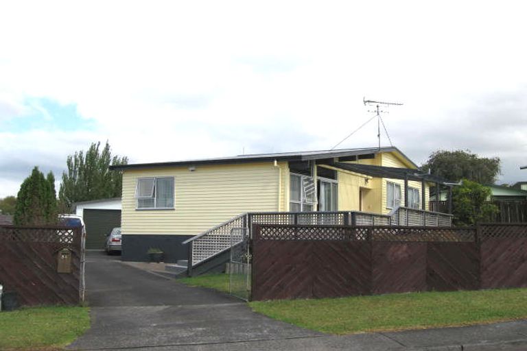 Photo of property in 84 Rosewarne Crescent, Glendene, Auckland, 0602