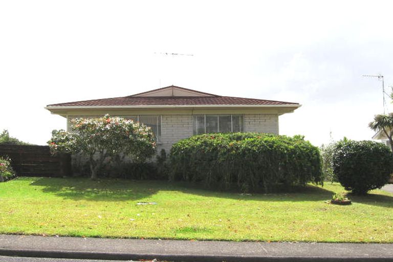 Photo of property in 1/10 Jenelin Road, Glendene, Auckland, 0602
