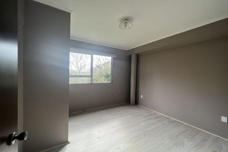 Photo of property in 7 Trias Road, Totara Vale, Auckland, 0629