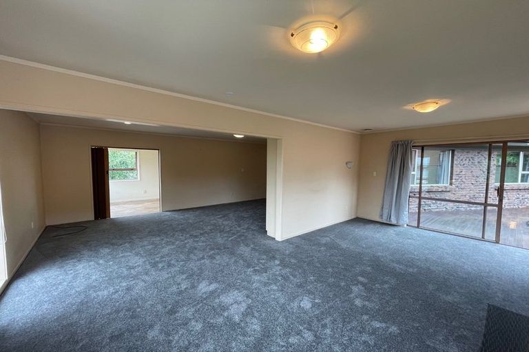 Photo of property in 27 Chatsworth Crescent, Pakuranga Heights, Auckland, 2010