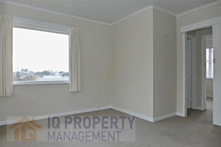 Photo of property in 1/15 East Coast Road, Milford, Auckland, 0620