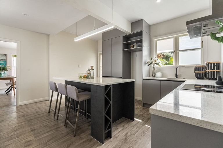 Photo of property in 30a Hanlon Crescent, Narrow Neck, Auckland, 0624