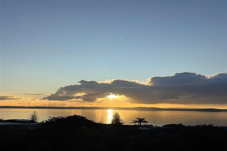 Photo of property in 1322 Whangaparaoa Road, Army Bay, Whangaparaoa, 0930