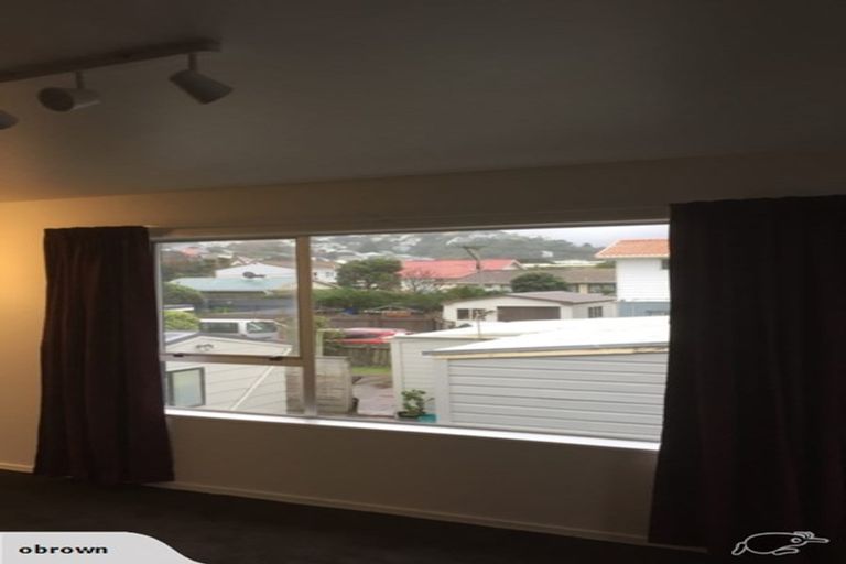 Photo of property in 2/218 Onepu Road, Lyall Bay, Wellington, 6022