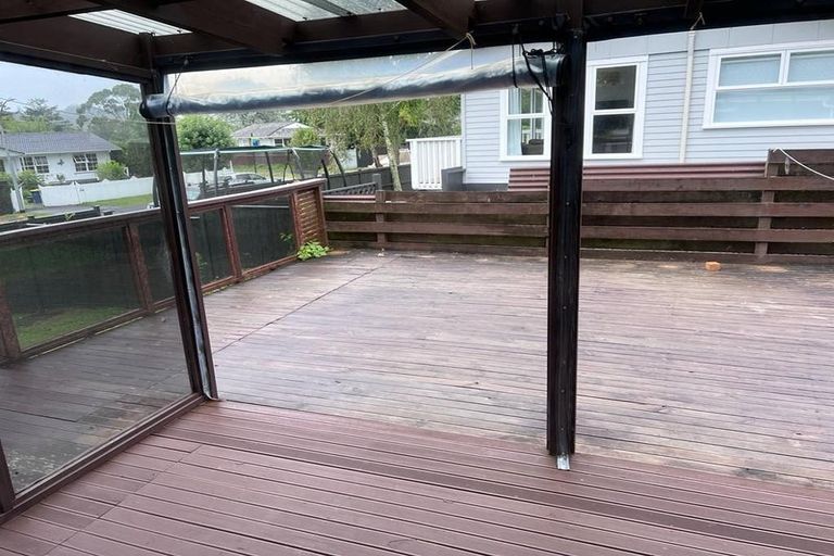 Photo of property in 35 Lantana Road, Green Bay, Auckland, 0604