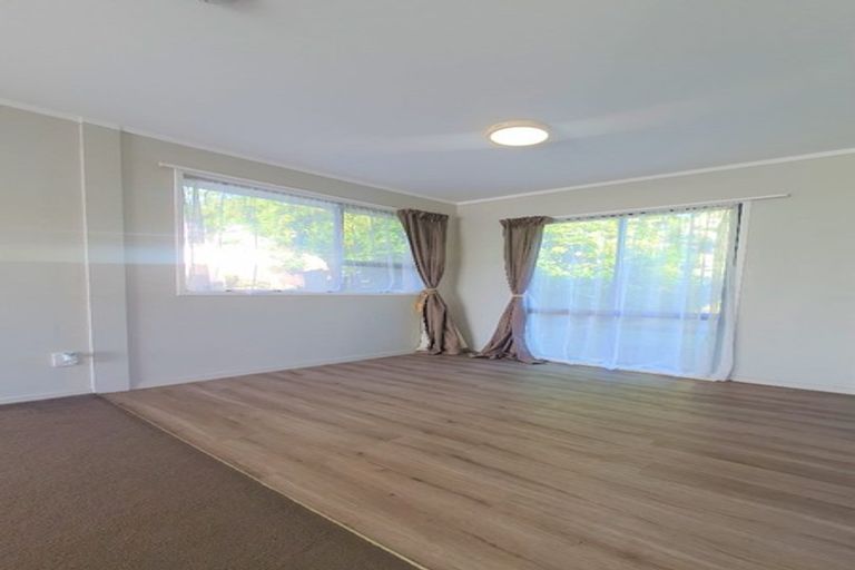 Photo of property in 55 Larissa Avenue, Henderson, Auckland, 0610
