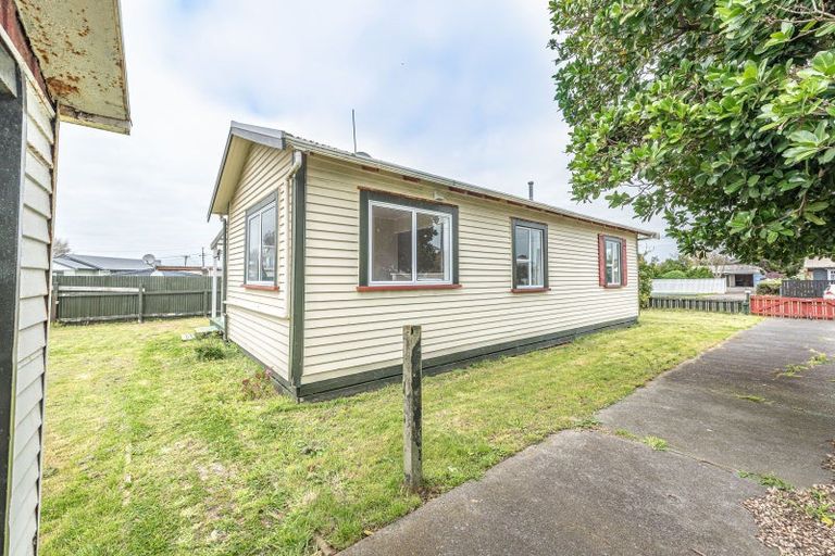 Photo of property in 184 Cornfoot Street, Castlecliff, Whanganui, 4501
