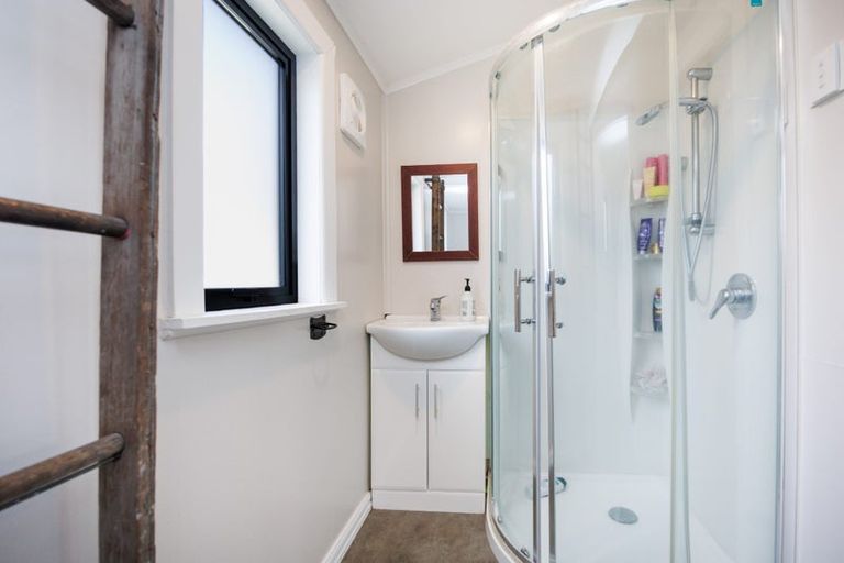 Photo of property in 9 Kingswood Street, Takaro, Palmerston North, 4412