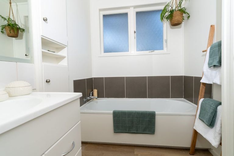 Photo of property in 6 Manukau Road, Raglan, 3225