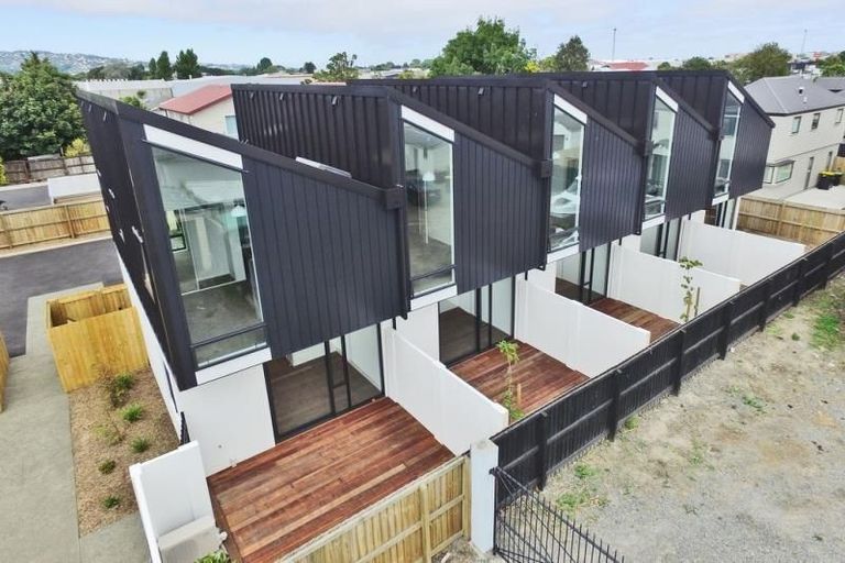 Photo of property in 4/61 Osborne Street, Waltham, Christchurch, 8011