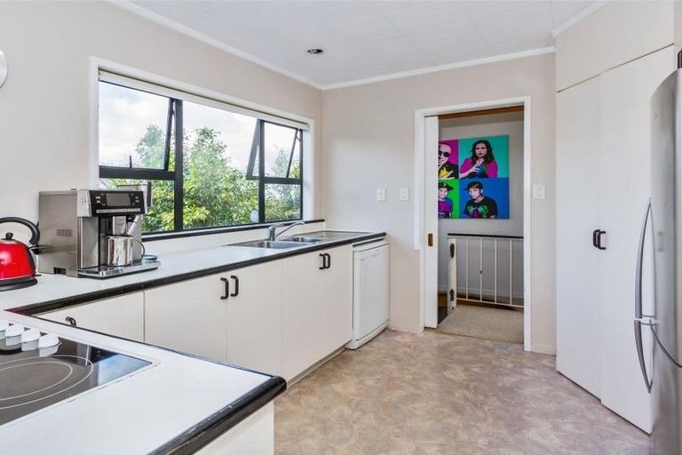 Photo of property in 27 Hobsonville Road, West Harbour, Auckland, 0618