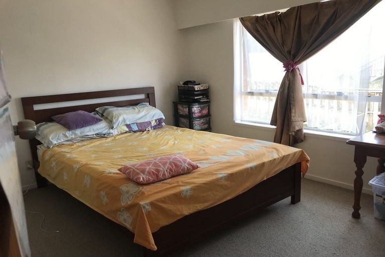 Photo of property in 2/178 Chivalry Road, Glenfield, Auckland, 0629